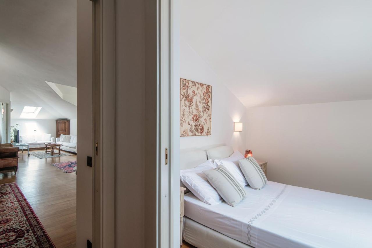 I D'A Charming Penthouse - Lake View- Como- House-130 Mt-2 Double Bedrooms And 2 Double Bathrooms A Spacious Living Room-Full Equipped Kitchen-Private Garden And Terrace-Private Covered Parking 外观 照片