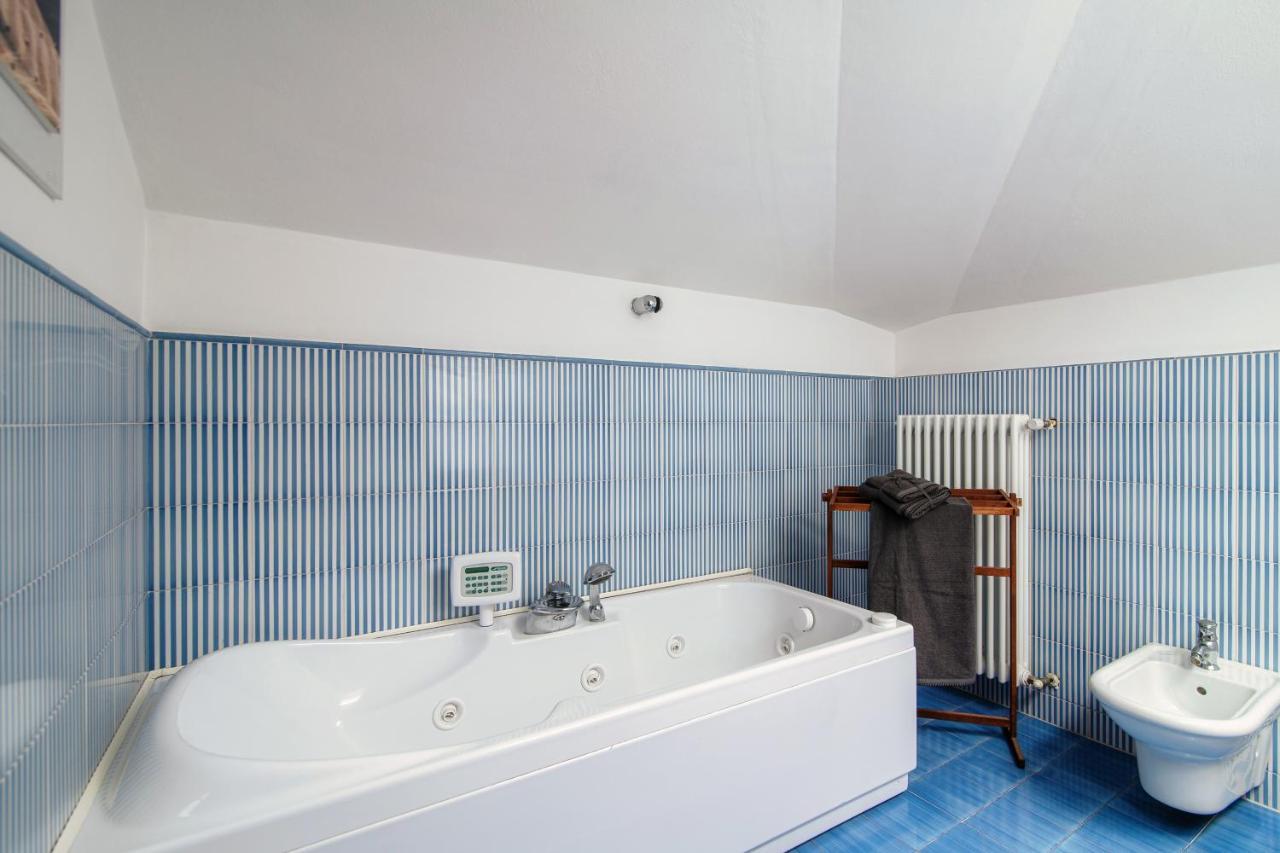 I D'A Charming Penthouse - Lake View- Como- House-130 Mt-2 Double Bedrooms And 2 Double Bathrooms A Spacious Living Room-Full Equipped Kitchen-Private Garden And Terrace-Private Covered Parking 外观 照片