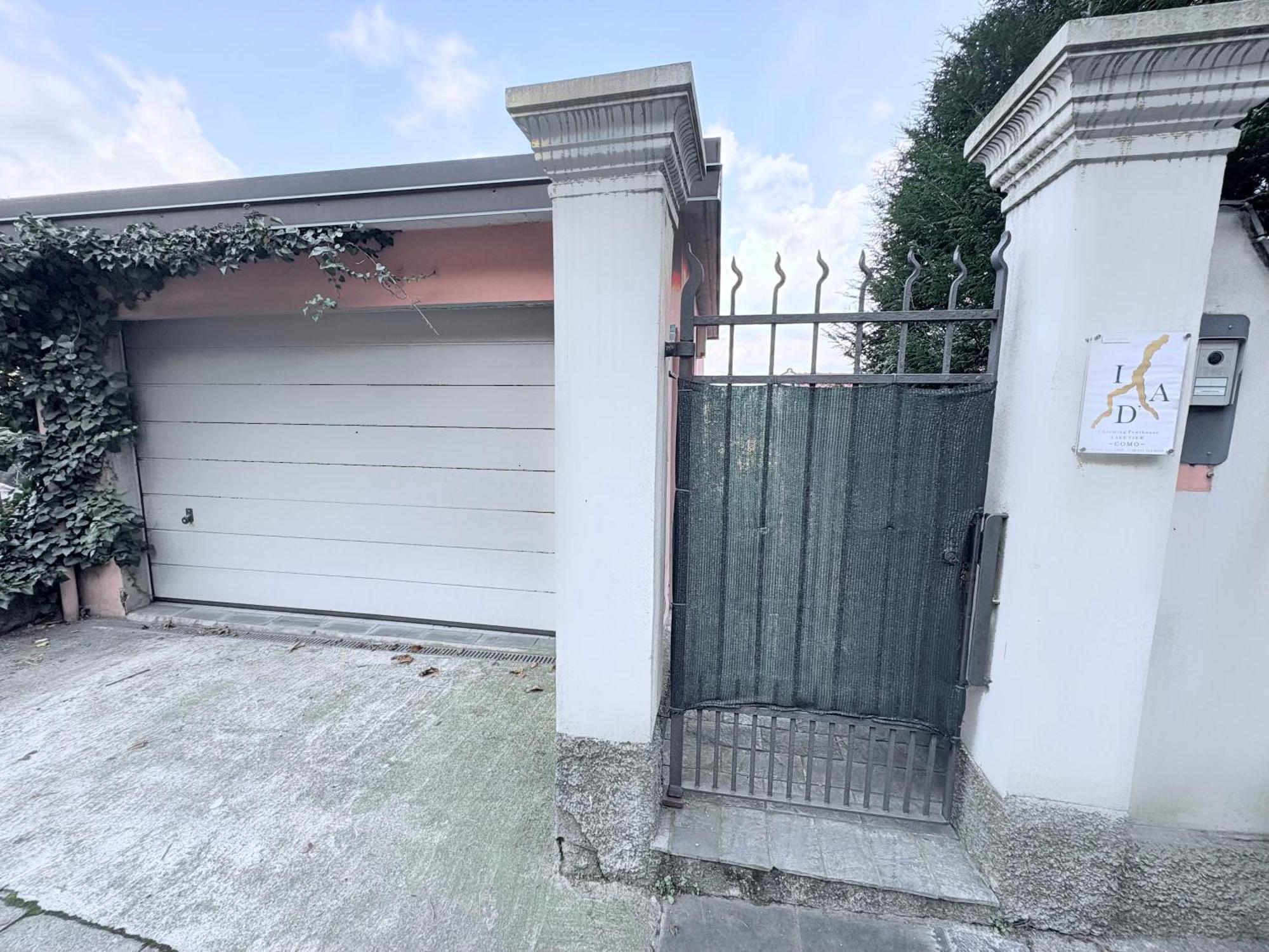 I D'A Charming Penthouse - Lake View- Como- House-130 Mt-2 Double Bedrooms And 2 Double Bathrooms A Spacious Living Room-Full Equipped Kitchen-Private Garden And Terrace-Private Covered Parking 外观 照片